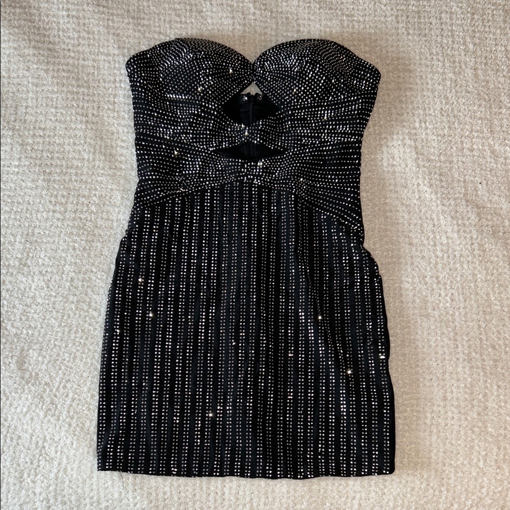 NWOT NEVER WORN Elegant Black Strapless Dress